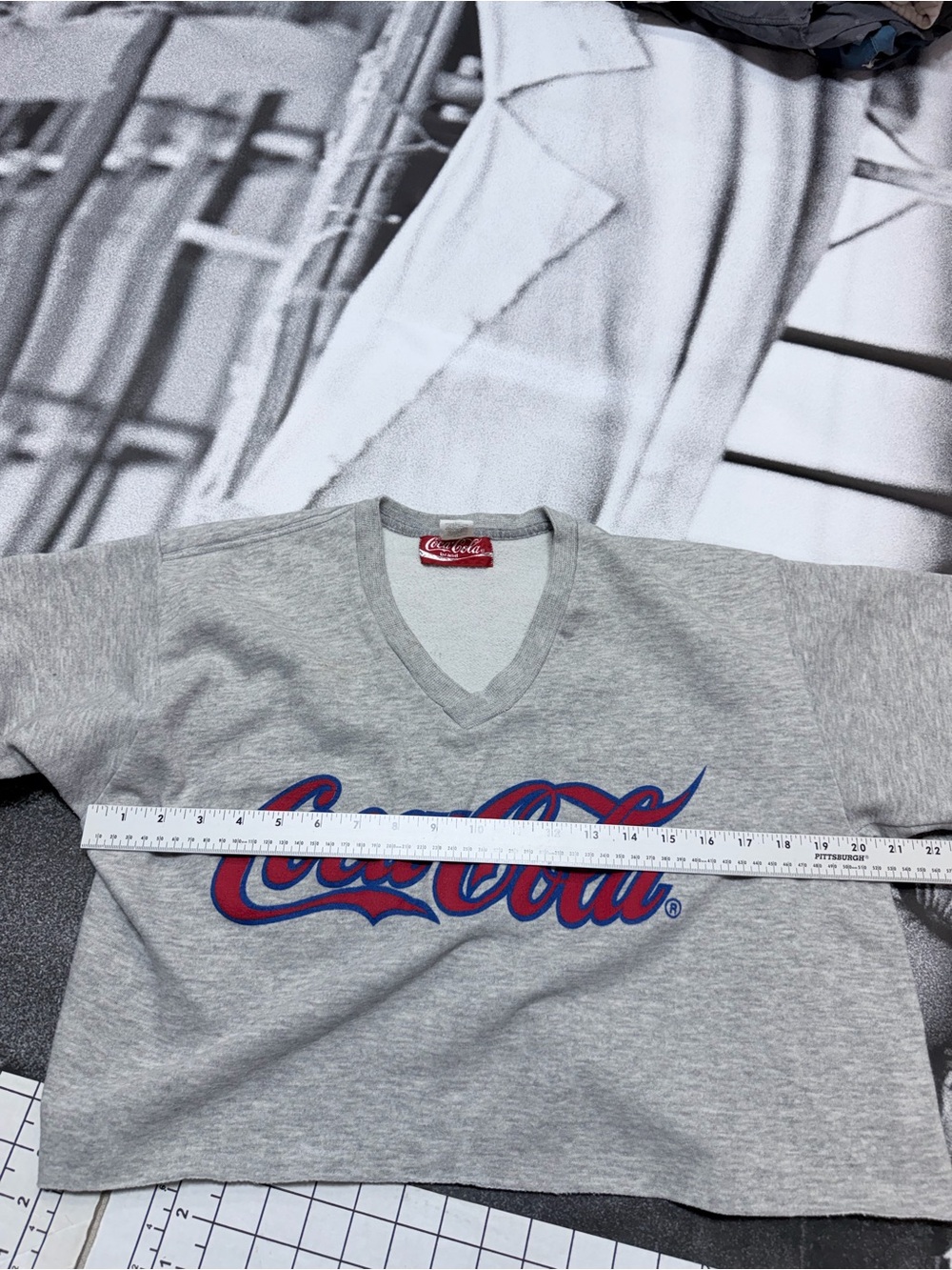 Coca Cola VNTG 90s  made in USA sz Large Cropped Raw Hem Sweatshirt A54 - Picture 3 of 5